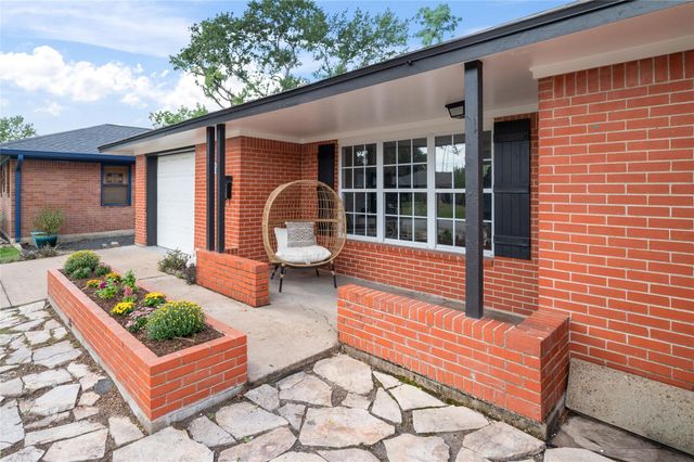 2302 Hewitt Drive, Houston, TX 77018