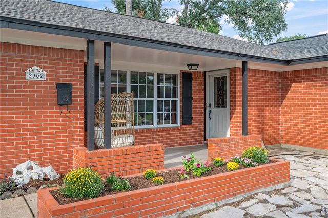 2302 Hewitt Drive, Houston, TX 77018