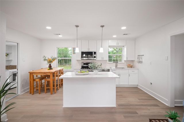 2302 Hewitt Drive, Houston, TX 77018