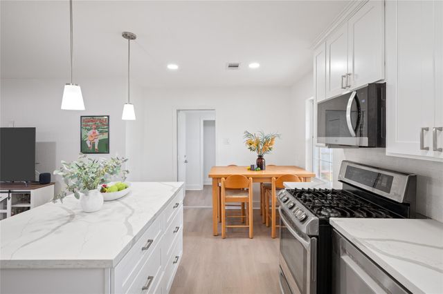 2302 Hewitt Drive, Houston, TX 77018
