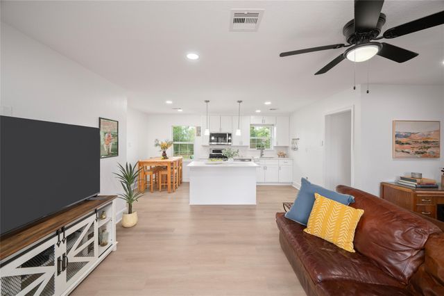 2302 Hewitt Drive, Houston, TX 77018