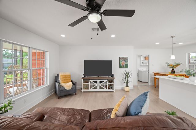 2302 Hewitt Drive, Houston, TX 77018