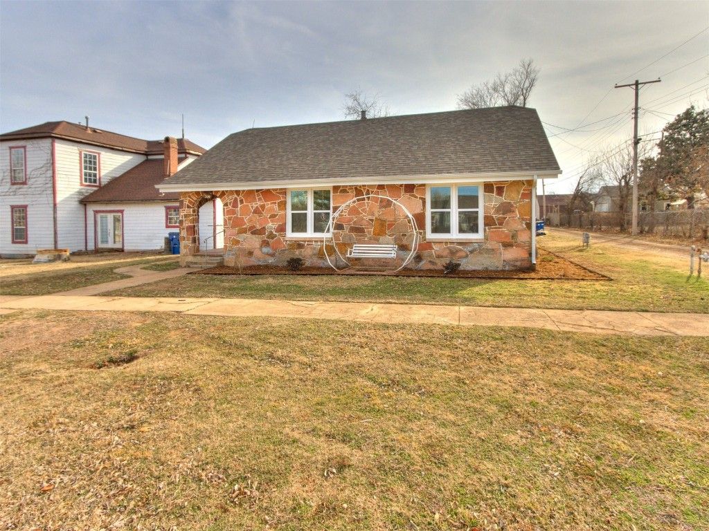 209 E Don Blanding Avenue, Kingfisher, OK 73750