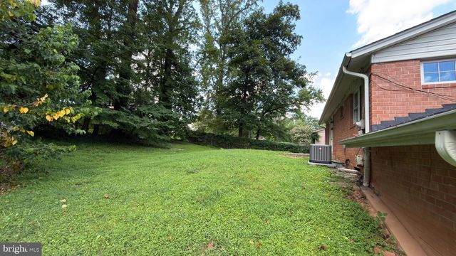 5602 KINGS PARK DR, Springfield, VA 22151