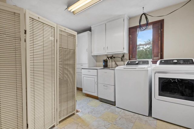 2421 W Bridge STREET, Milwaukee, WI 53221