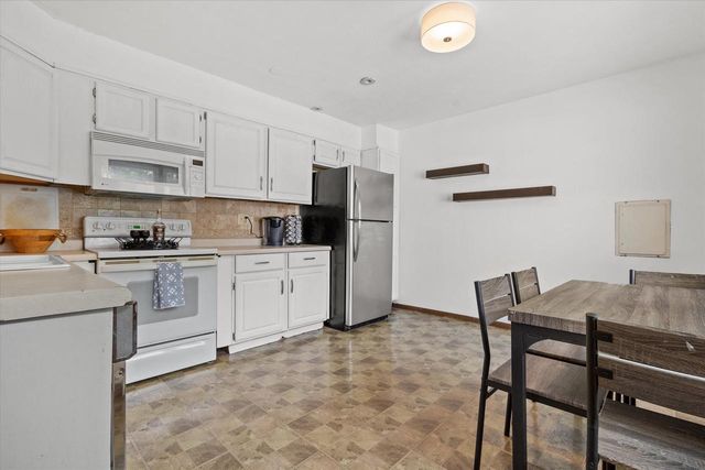 2421 W Bridge STREET, Milwaukee, WI 53221