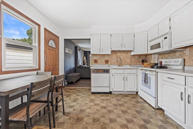 2421 W Bridge STREET, Milwaukee, WI 53221