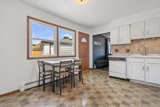 2421 W Bridge STREET, Milwaukee, WI 53221