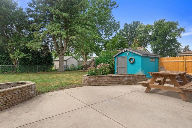 2421 W Bridge STREET, Milwaukee, WI 53221
