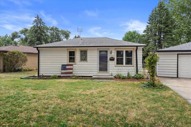 2421 W Bridge STREET, Milwaukee, WI 53221