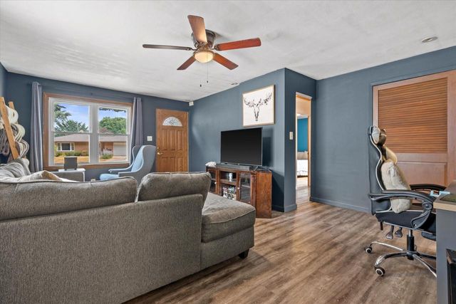 2421 W Bridge STREET, Milwaukee, WI 53221