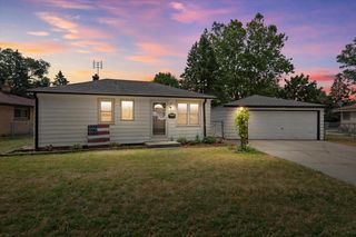 2421 W Bridge STREET, Milwaukee, WI 53221