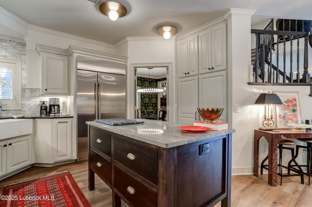 8707 Savannah Avenue, Lubbock, TX 79424