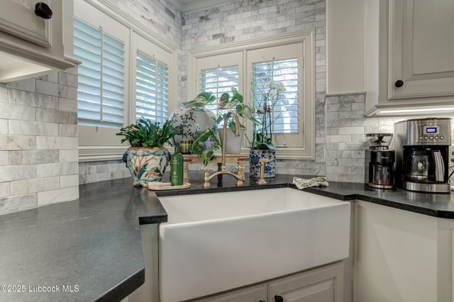 8707 Savannah Avenue, Lubbock, TX 79424