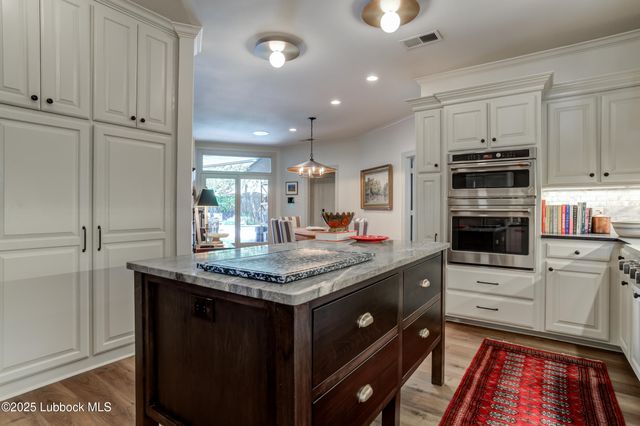 8707 Savannah Avenue, Lubbock, TX 79424