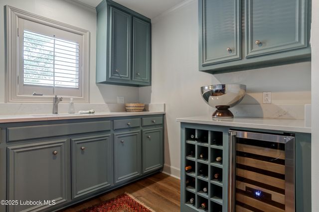 8707 Savannah Avenue, Lubbock, TX 79424