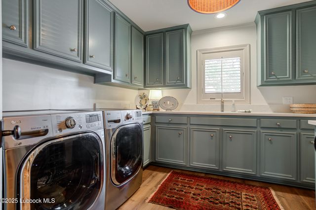 8707 Savannah Avenue, Lubbock, TX 79424