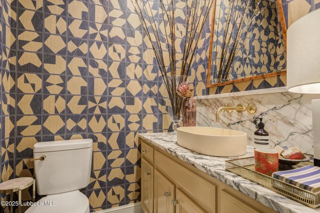 8707 Savannah Avenue, Lubbock, TX 79424