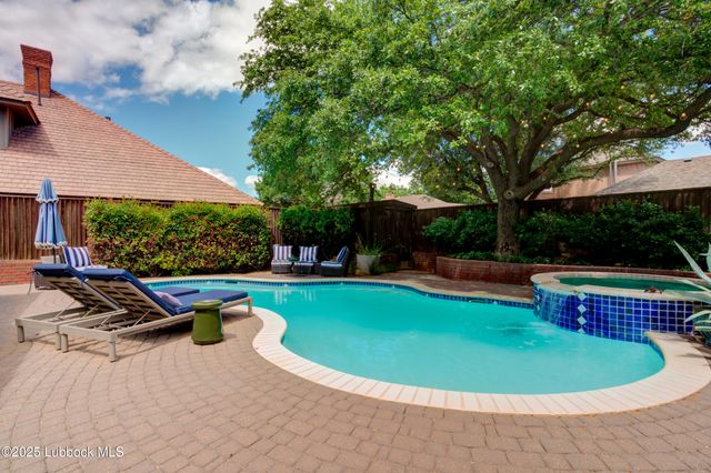 8707 Savannah Avenue, Lubbock, TX 79424