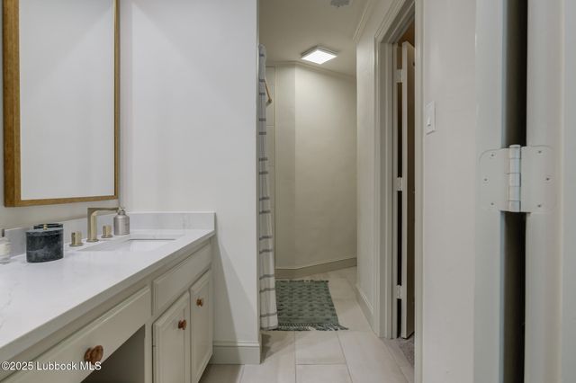 8707 Savannah Avenue, Lubbock, TX 79424