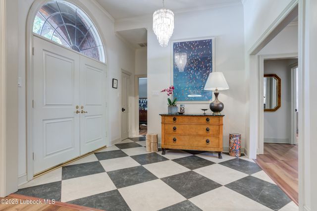 8707 Savannah Avenue, Lubbock, TX 79424