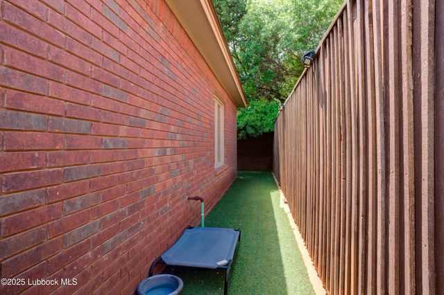 8707 Savannah Avenue, Lubbock, TX 79424