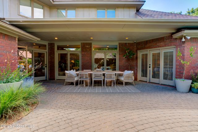 8707 Savannah Avenue, Lubbock, TX 79424