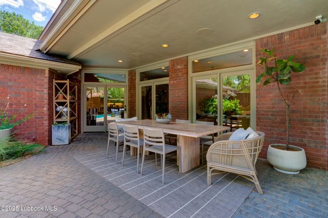 8707 Savannah Avenue, Lubbock, TX 79424