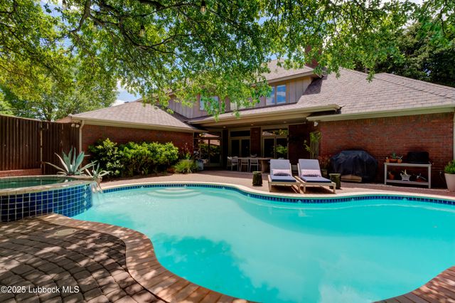 8707 Savannah Avenue, Lubbock, TX 79424