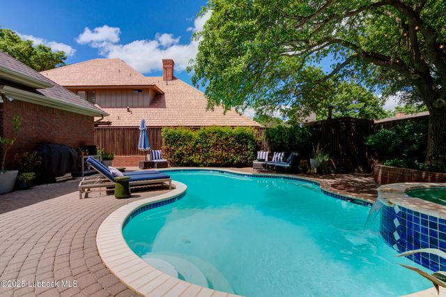 8707 Savannah Avenue, Lubbock, TX 79424