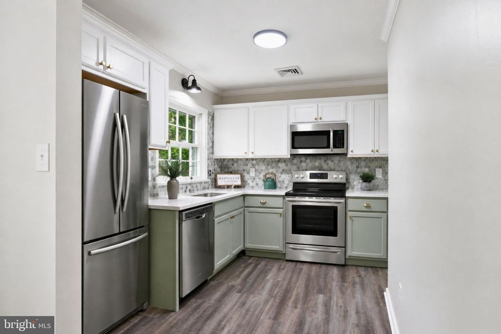 Image 11 of property listing at 861 W FOXCROFT DR, Camp Hill, PA 17011