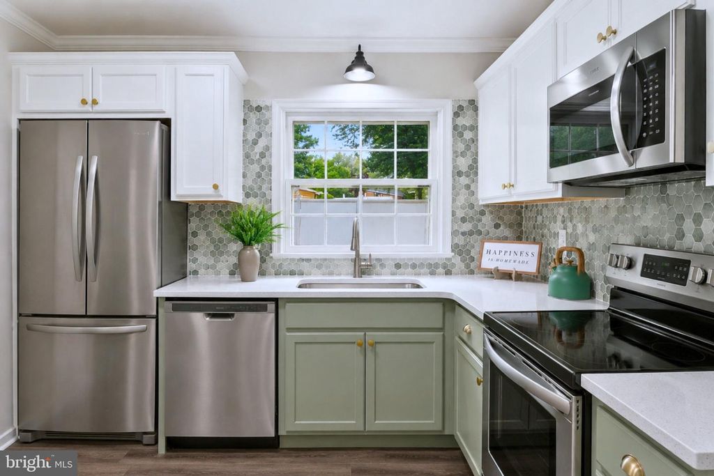 Image 13 of property listing at 861 W FOXCROFT DR, Camp Hill, PA 17011