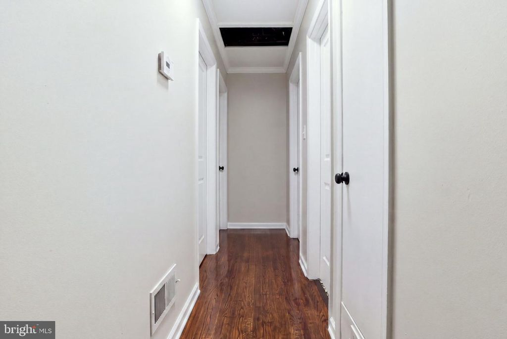 Image 15 of property listing at 861 W FOXCROFT DR, Camp Hill, PA 17011