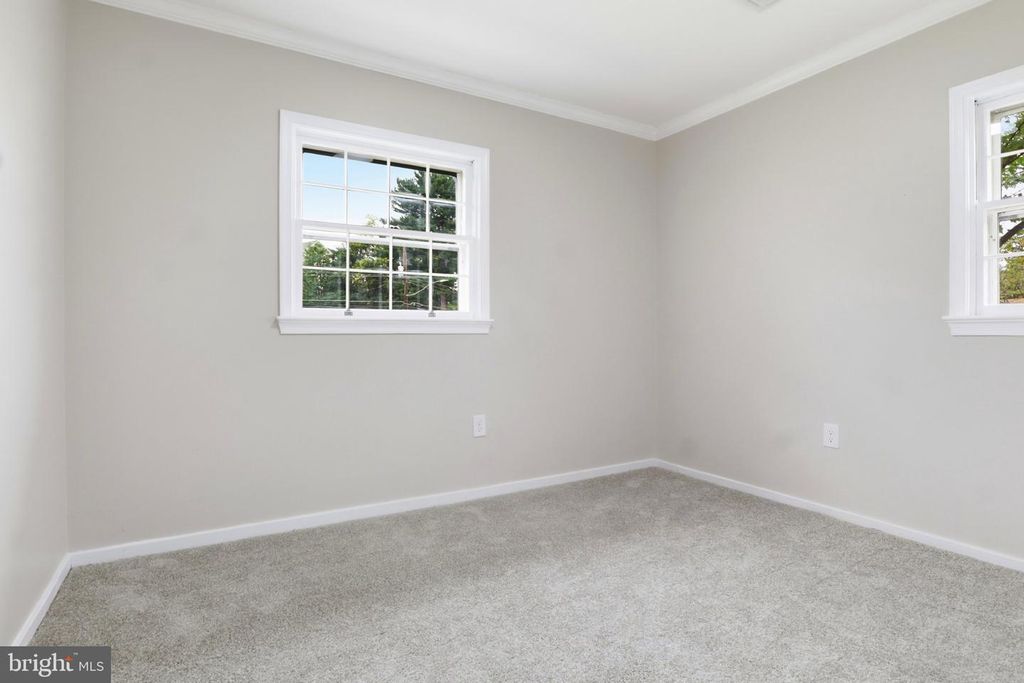 Image 18 of property listing at 861 W FOXCROFT DR, Camp Hill, PA 17011