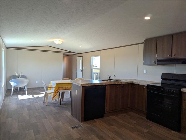 1432 County Road 382, Rosharon, TX 77583