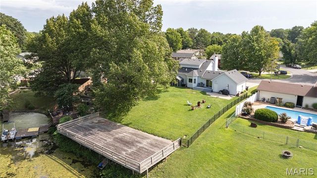 24 Islander Drive, Brighton, IL 62012