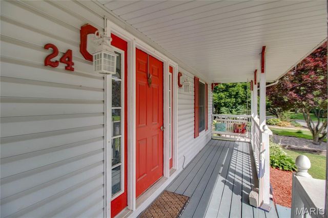 24 Islander Drive, Brighton, IL 62012