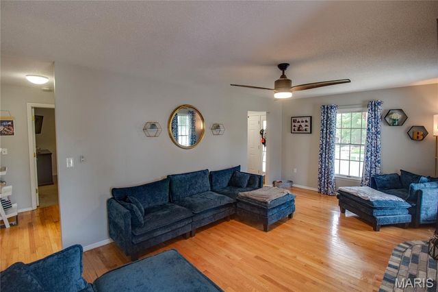 24 Islander Drive, Brighton, IL 62012