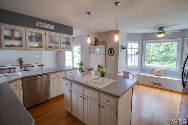 24 Islander Drive, Brighton, IL 62012