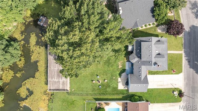 24 Islander Drive, Brighton, IL 62012