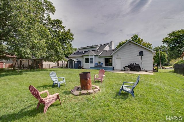 24 Islander Drive, Brighton, IL 62012