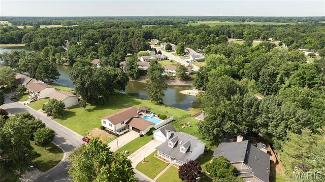 24 Islander Drive, Brighton, IL 62012