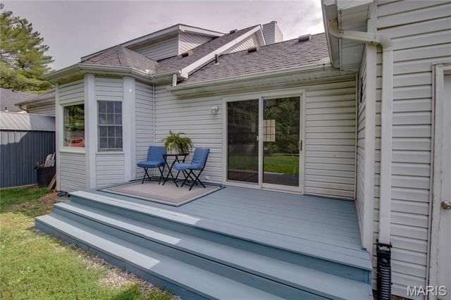 24 Islander Drive, Brighton, IL 62012