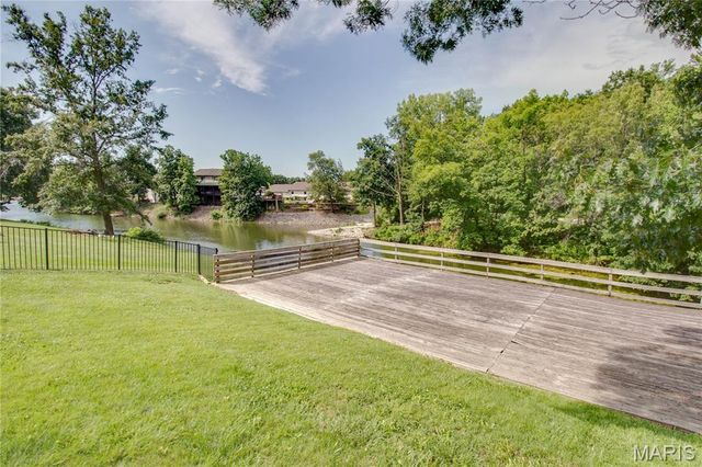 24 Islander Drive, Brighton, IL 62012