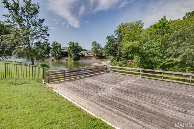 24 Islander Drive, Brighton, IL 62012