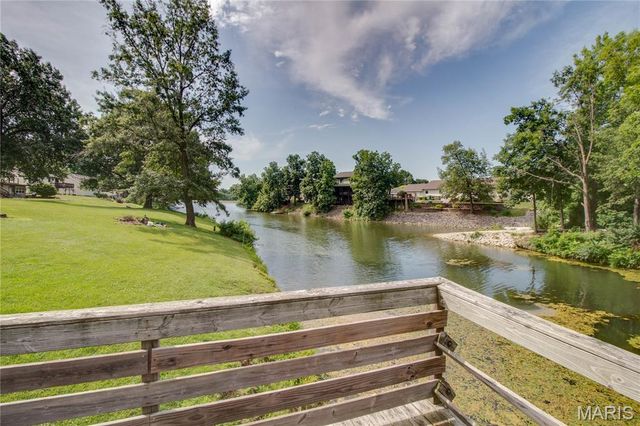 24 Islander Drive, Brighton, IL 62012