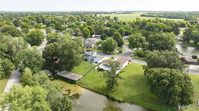 24 Islander Drive, Brighton, IL 62012