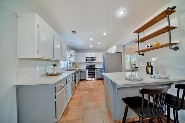 5201 Bora Ct, Salida, CA 95368
