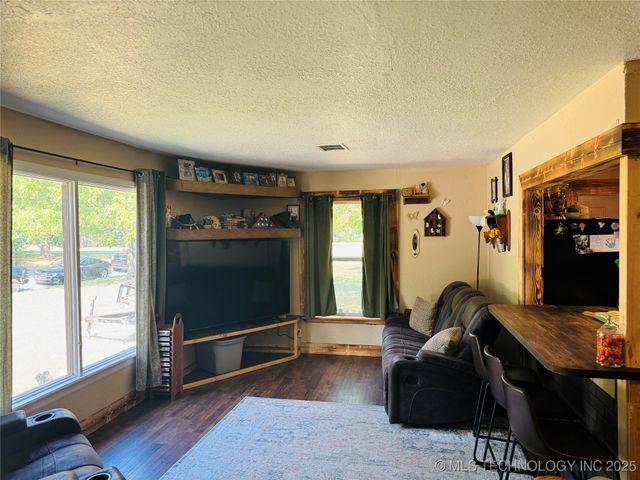 714 10th Avenue NW, Ardmore, OK 73401