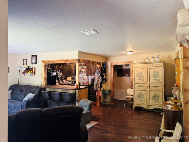 714 10th Avenue NW, Ardmore, OK 73401